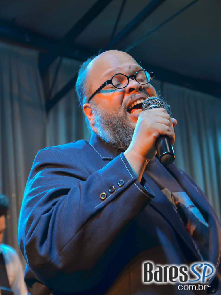 Ed Motta e Banda Serial Funkers agitaram a noite de sábado do Grazie a Dio! Ed Motta e Banda Serial Funkers agitaram a noite de sábado do Grazie a Dio!