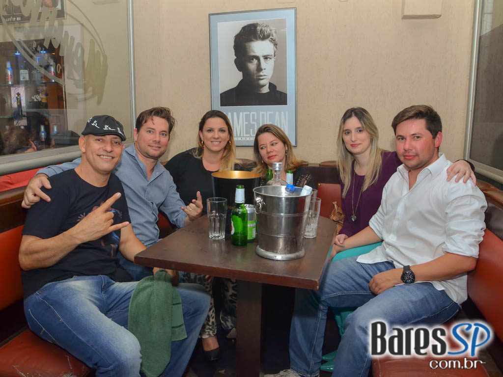 Banda Under Rock agita o palco do Memphis Bar com muito Rock Banda Under Rock agita o palco do Memphis Bar com muito Rock