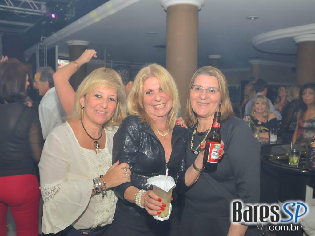 Banda Under Rock agita o palco do Memphis Bar com muito Rock Banda Under Rock agita o palco do Memphis Bar com muito Rock