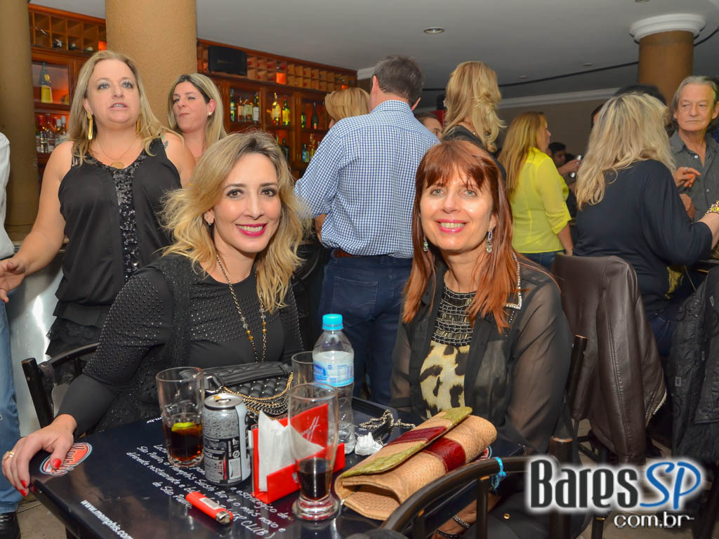 Banda Under Rock agita o palco do Memphis Bar com muito Rock Banda Under Rock agita o palco do Memphis Bar com muito Rock