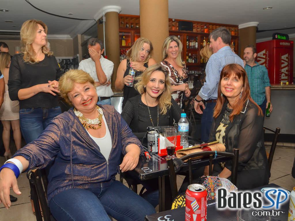 Banda Under Rock agita o palco do Memphis Bar com muito Rock Banda Under Rock agita o palco do Memphis Bar com muito Rock