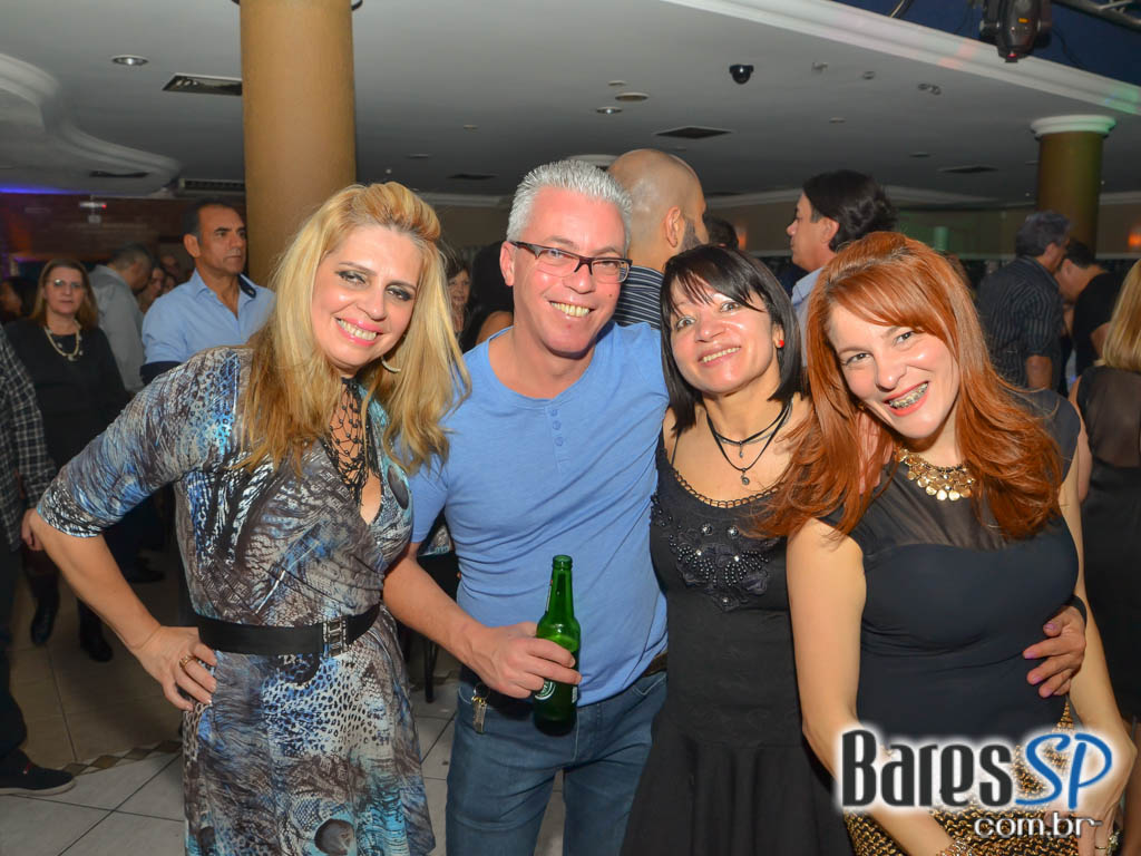 Banda Under Rock agita o palco do Memphis Bar com muito Rock Banda Under Rock agita o palco do Memphis Bar com muito Rock