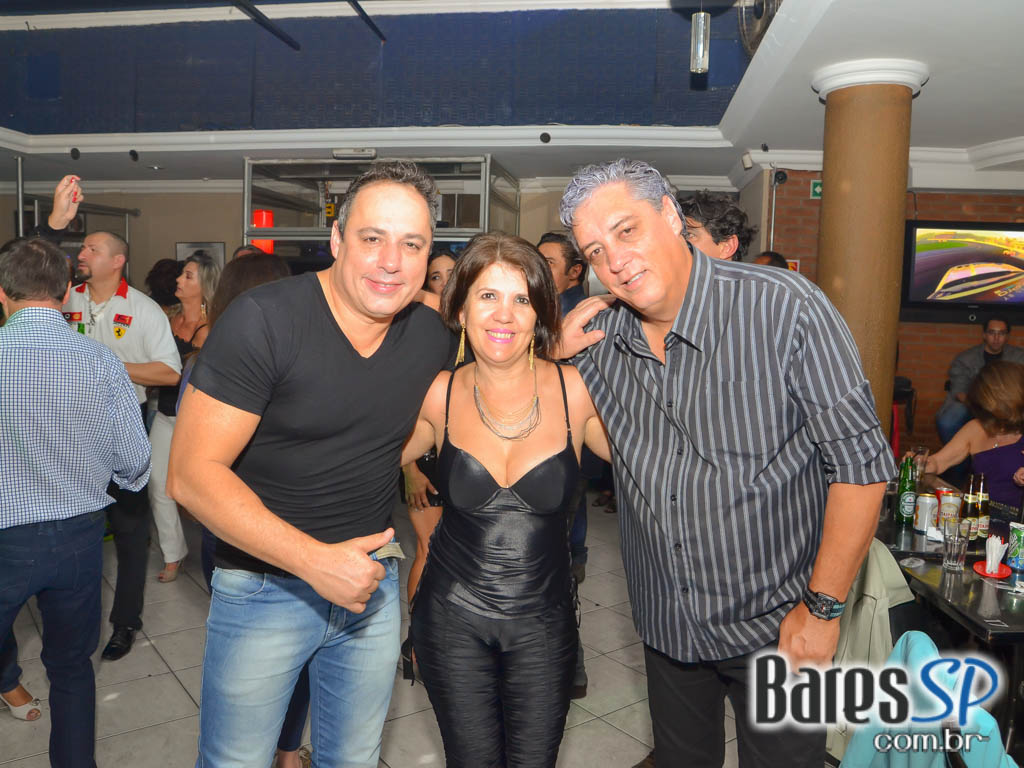 Banda Under Rock agita o palco do Memphis Bar com muito Rock Banda Under Rock agita o palco do Memphis Bar com muito Rock