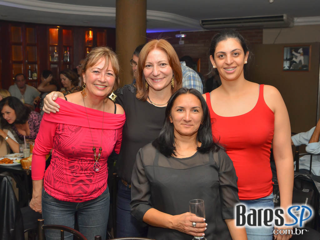 Banda Under Rock agita o palco do Memphis Bar com muito Rock Banda Under Rock agita o palco do Memphis Bar com muito Rock