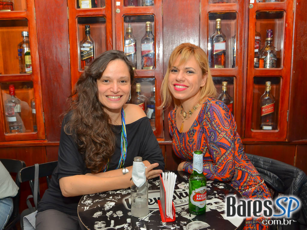 Banda Under Rock agita o palco do Memphis Bar com muito Rock Banda Under Rock agita o palco do Memphis Bar com muito Rock