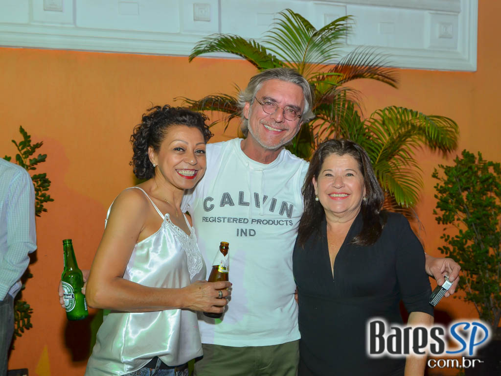 Banda Under Rock agita o palco do Memphis Bar com muito Rock Banda Under Rock agita o palco do Memphis Bar com muito Rock