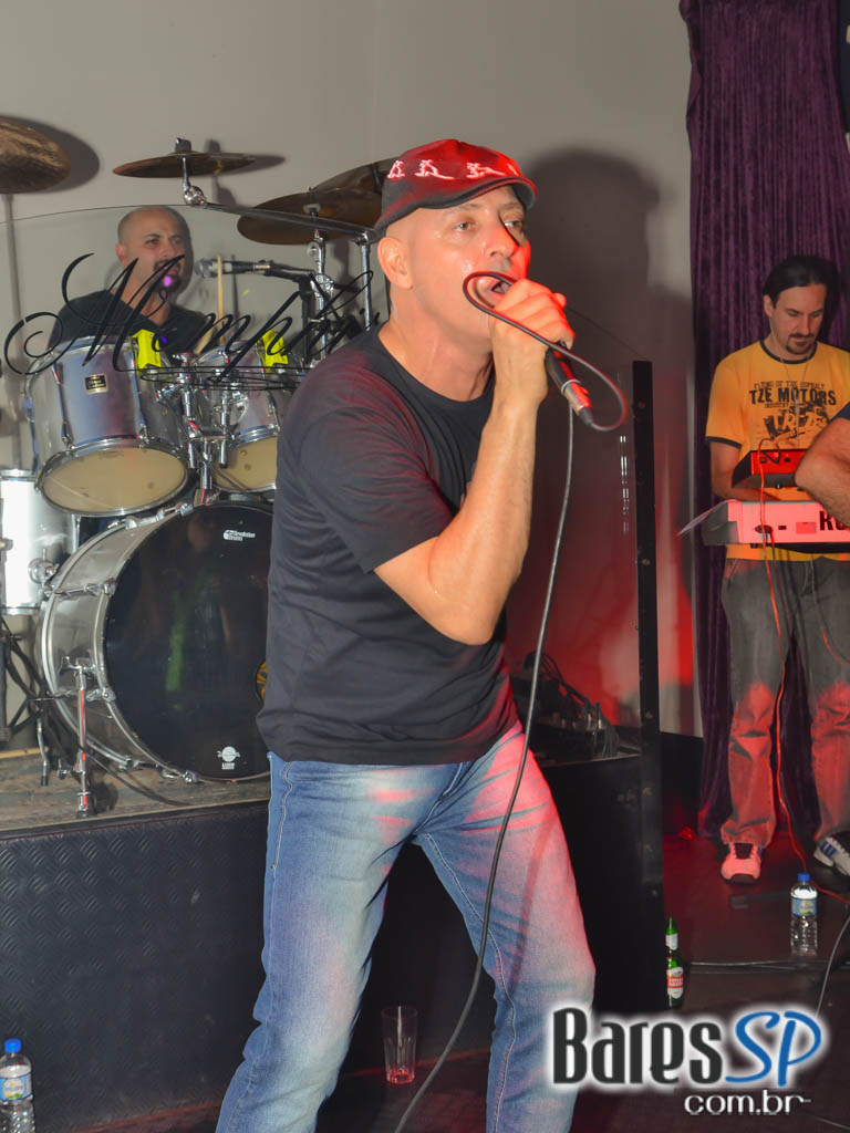 Banda Under Rock agita o palco do Memphis Bar com muito Rock Banda Under Rock agita o palco do Memphis Bar com muito Rock