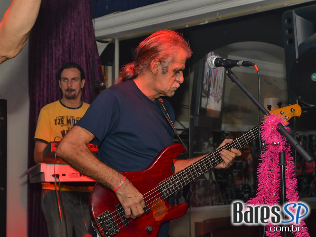 Banda Under Rock agita o palco do Memphis Bar com muito Rock Banda Under Rock agita o palco do Memphis Bar com muito Rock