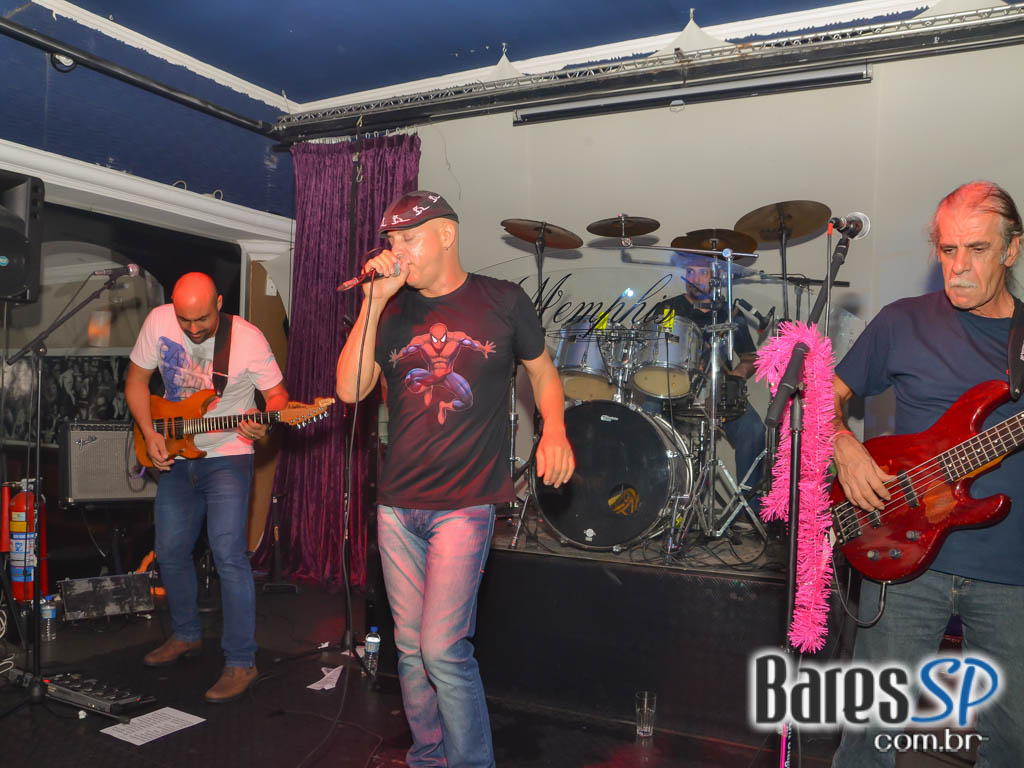 Banda Under Rock agita o palco do Memphis Bar com muito Rock Banda Under Rock agita o palco do Memphis Bar com muito Rock