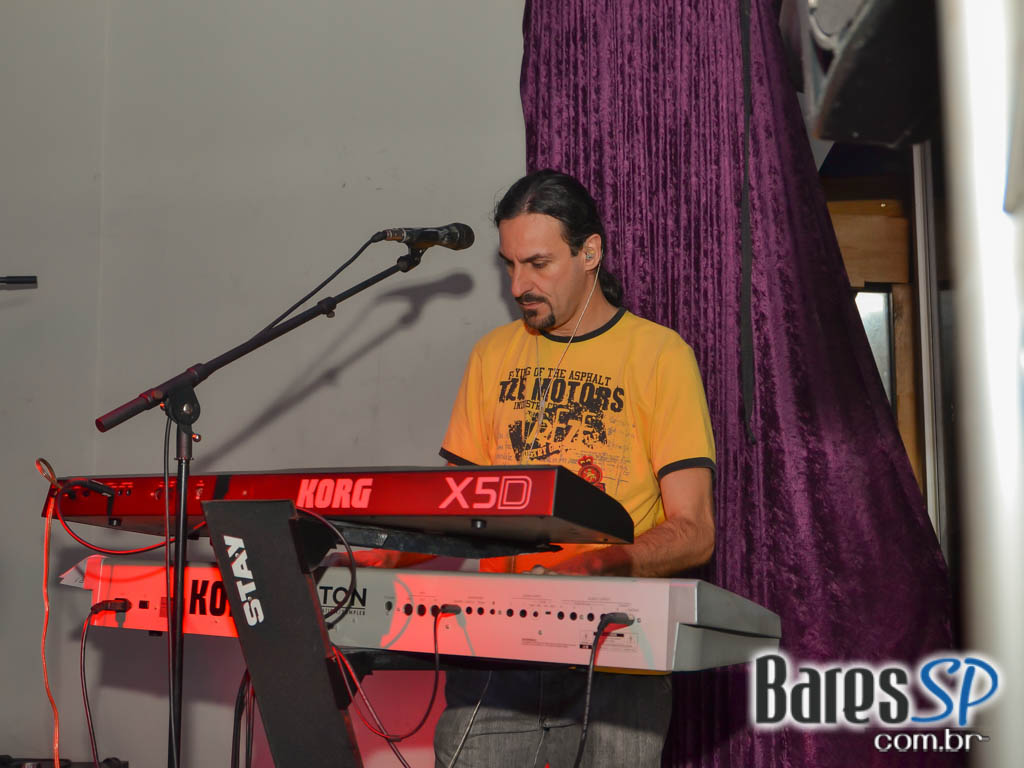 Banda Under Rock agita o palco do Memphis Bar com muito Rock Banda Under Rock agita o palco do Memphis Bar com muito Rock