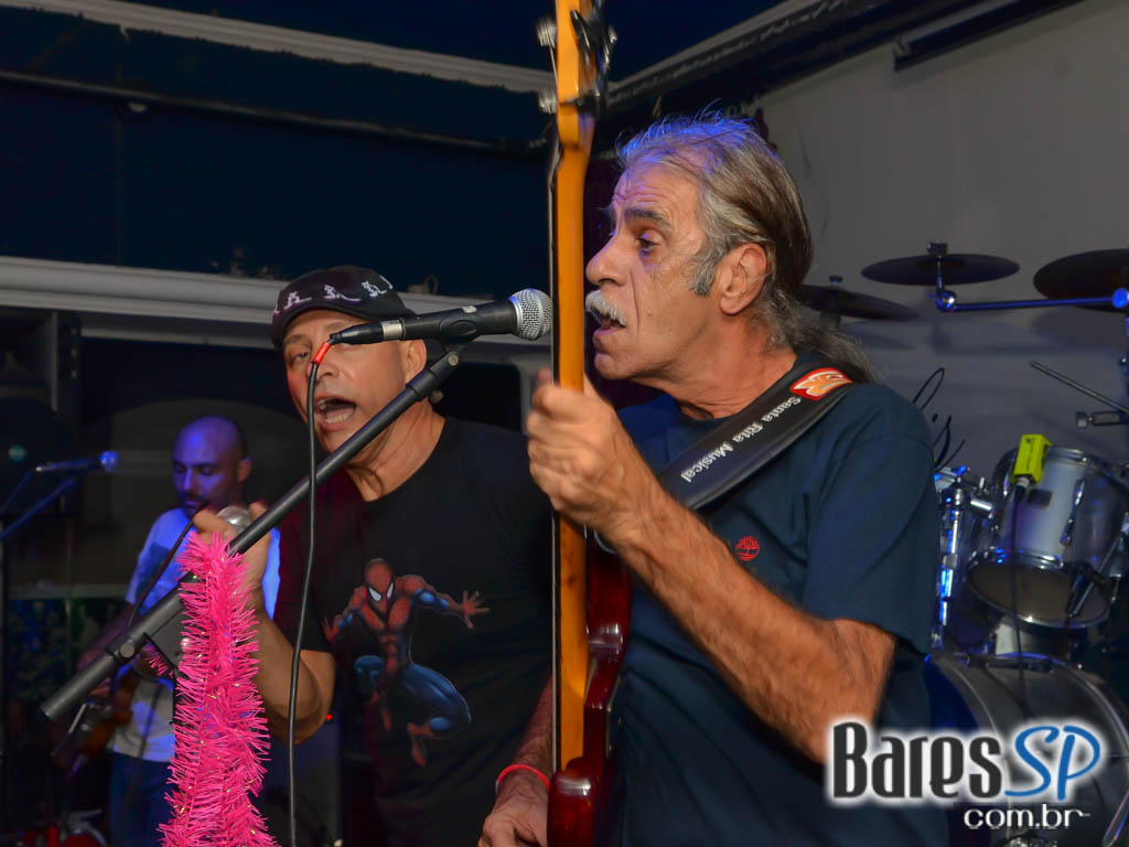 Banda Under Rock agita o palco do Memphis Bar com muito Rock Banda Under Rock agita o palco do Memphis Bar com muito Rock