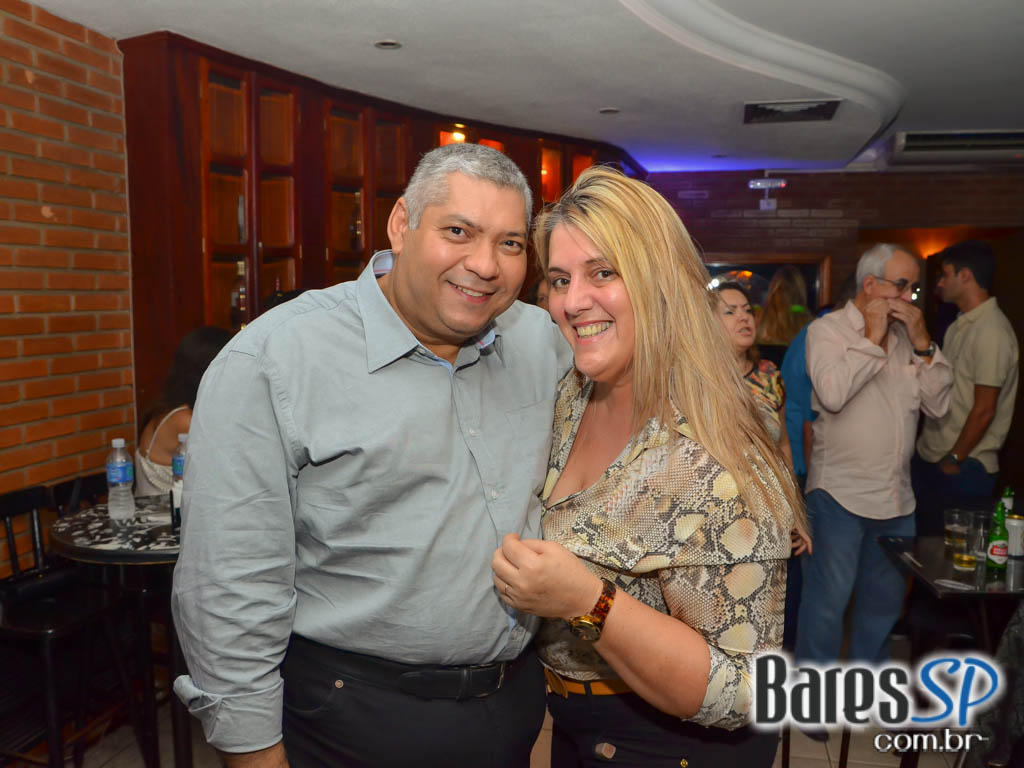 Banda Under Rock agita o palco do Memphis Bar com muito Rock Banda Under Rock agita o palco do Memphis Bar com muito Rock