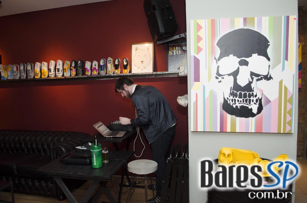 Razzmatazz apresentou Brit Explosion com Charly Coombes animou a noite Razzmatazz apresentou Brit Explosion com Charly Coombes animou a noite