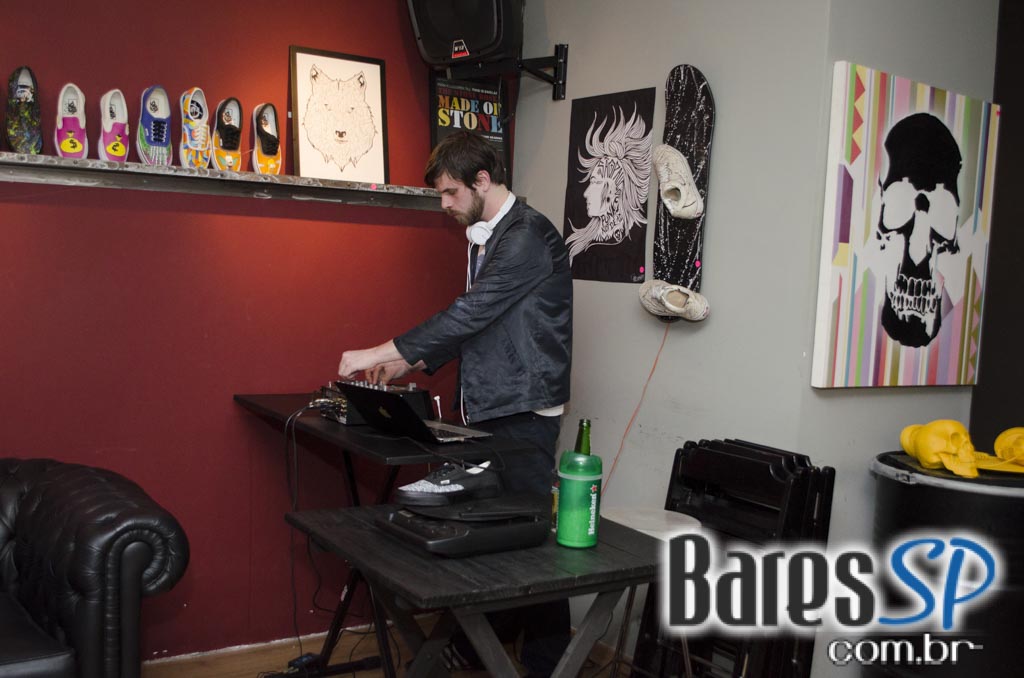 Razzmatazz apresentou Brit Explosion com Charly Coombes animou a noite Razzmatazz apresentou Brit Explosion com Charly Coombes animou a noite