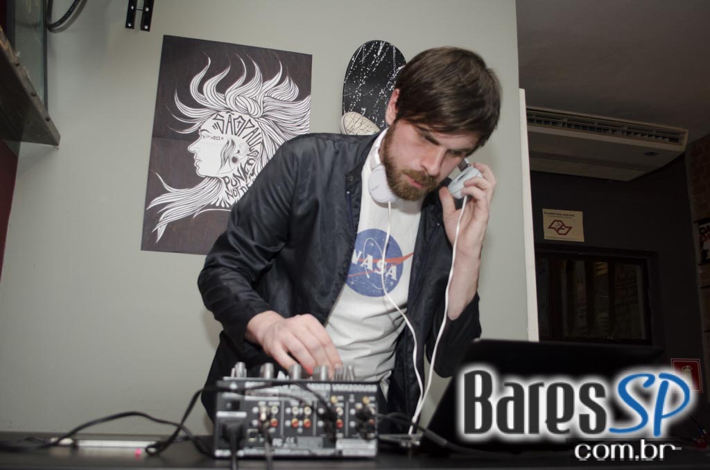 Razzmatazz apresentou Brit Explosion com Charly Coombes animou a noite Razzmatazz apresentou Brit Explosion com Charly Coombes animou a noite