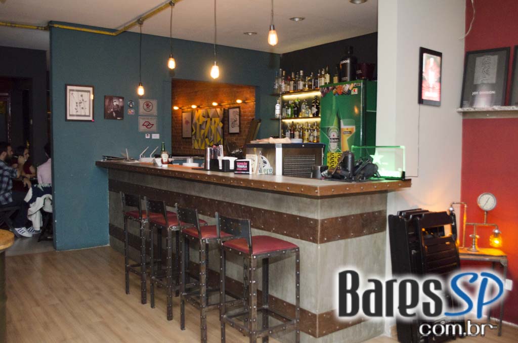 Razzmatazz apresentou Brit Explosion com Charly Coombes animou a noite Razzmatazz apresentou Brit Explosion com Charly Coombes animou a noite