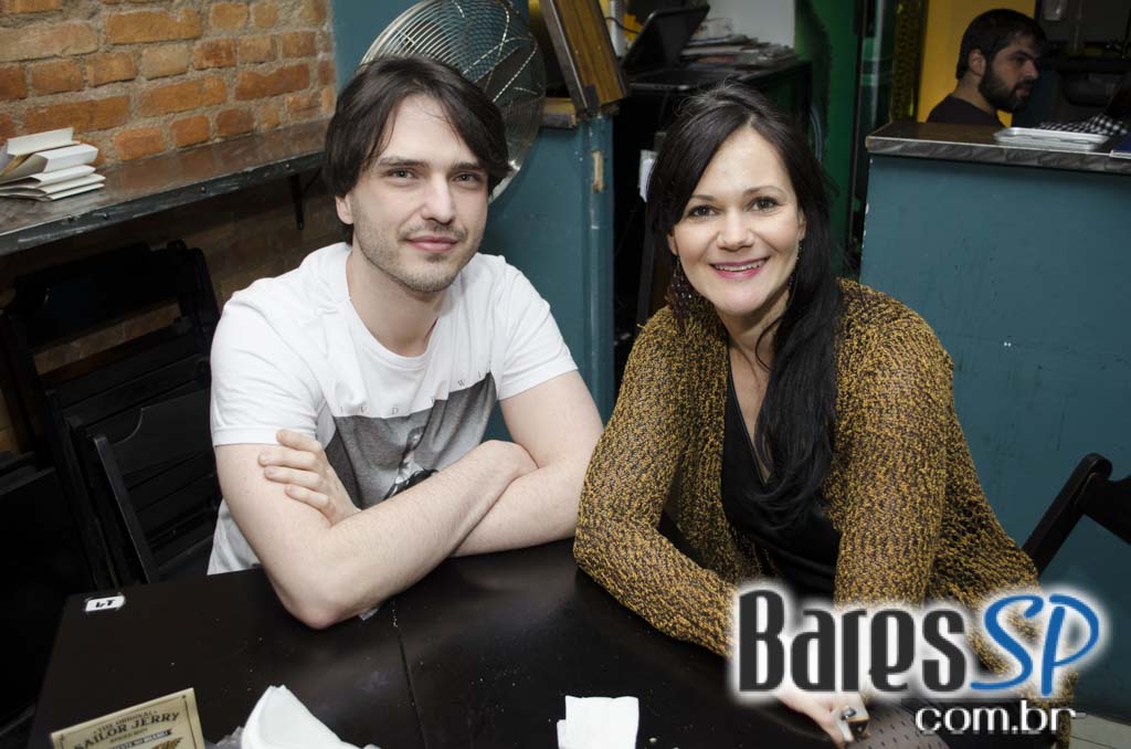 Razzmatazz apresentou Brit Explosion com Charly Coombes animou a noite Razzmatazz apresentou Brit Explosion com Charly Coombes animou a noite