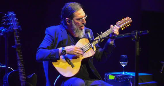 Lobão apresentou show voz e violão Sem Filtro no Tom Jazz