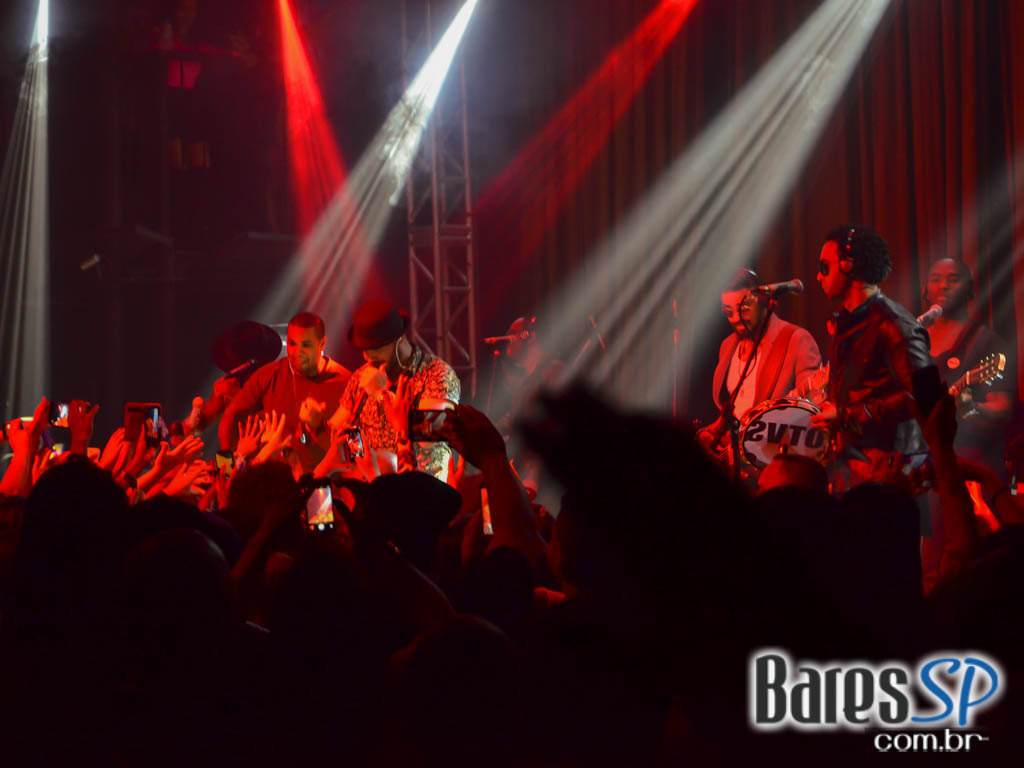 Grupo Os Travessos e convidados animaram a noite do Splash Bar na sexta Grupo Os Travessos e convidados animaram a noite do Splash Bar na sexta