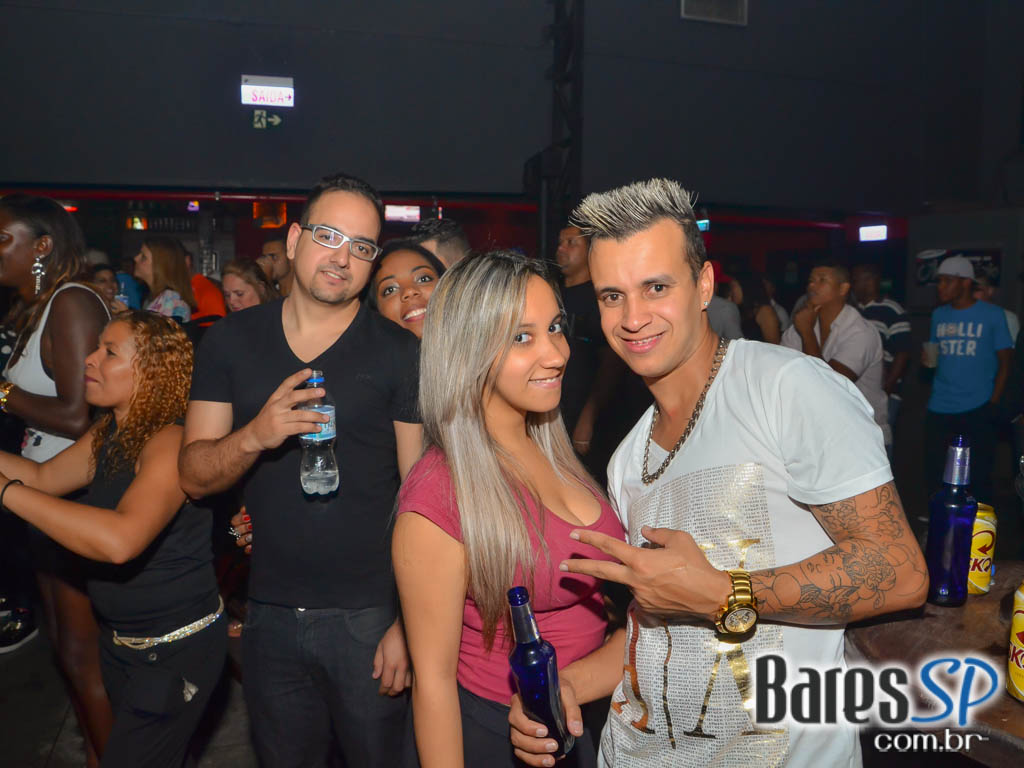 Grupo Os Travessos e convidados animaram a noite do Splash Bar na sexta Grupo Os Travessos e convidados animaram a noite do Splash Bar na sexta