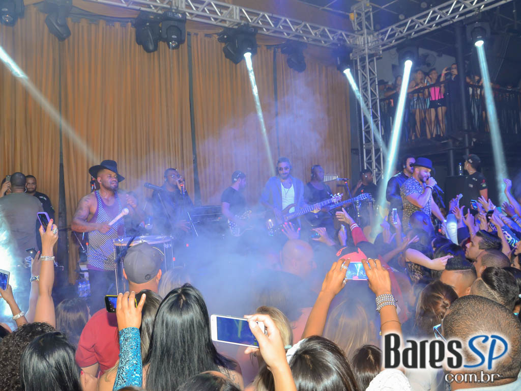 Grupo Os Travessos e convidados animaram a noite do Splash Bar na sexta Grupo Os Travessos e convidados animaram a noite do Splash Bar na sexta