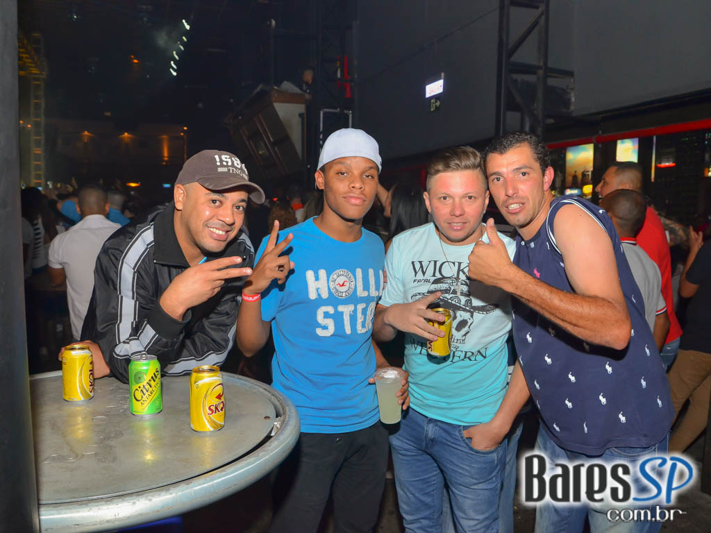Grupo Os Travessos e convidados animaram a noite do Splash Bar na sexta Grupo Os Travessos e convidados animaram a noite do Splash Bar na sexta