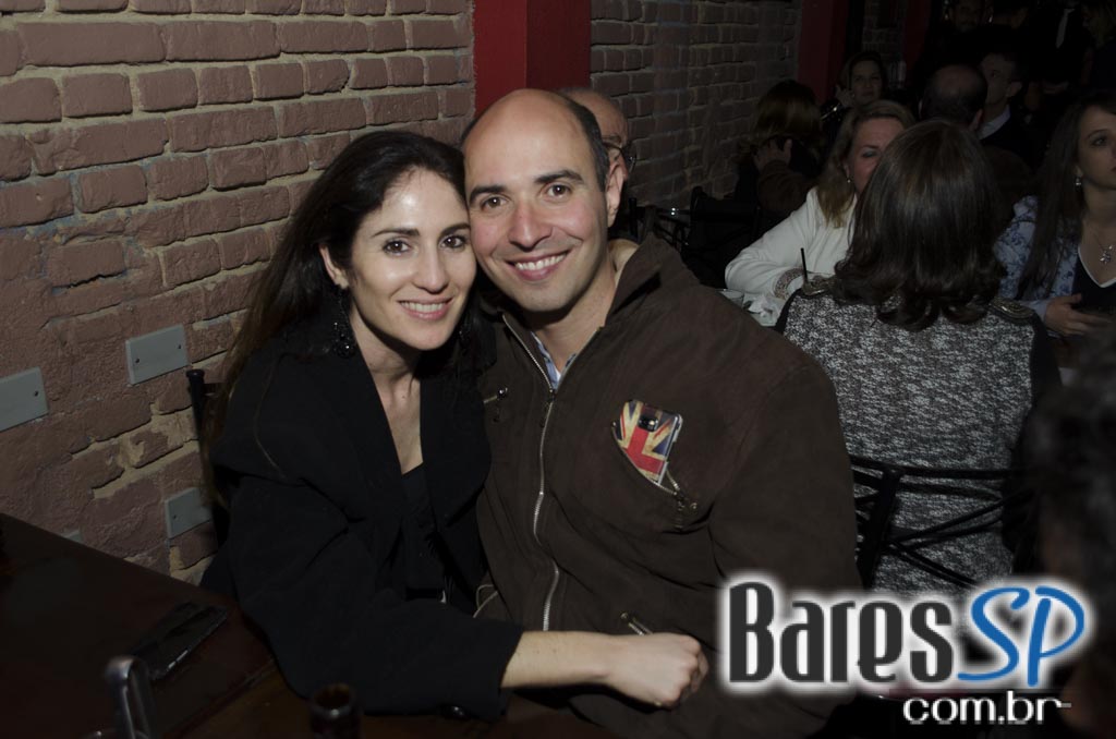 Banda Soul Fine animou a galera de sexta com muita música no B Music Bar Banda Soul Fine animou a galera de sexta com muita música no B Music Bar