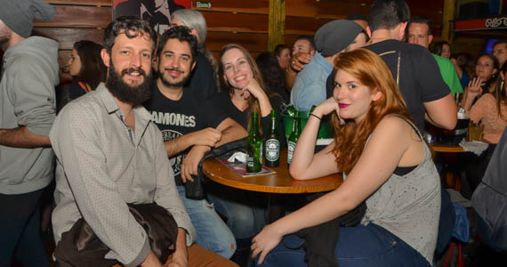 Banda Burnz e Fix Over comandaram a noite com muito rock no Ozzie Pub