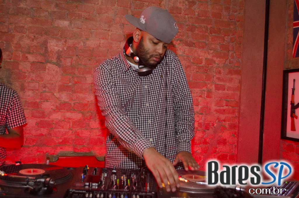 Quitandinha Bar recebeu apresentação do DJ Chubby Chub na quinta Quitandinha Bar recebeu apresentação do DJ Chubby Chub na quinta