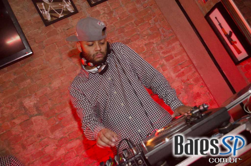 Quitandinha Bar recebeu apresentação do DJ Chubby Chub na quinta Quitandinha Bar recebeu apresentação do DJ Chubby Chub na quinta