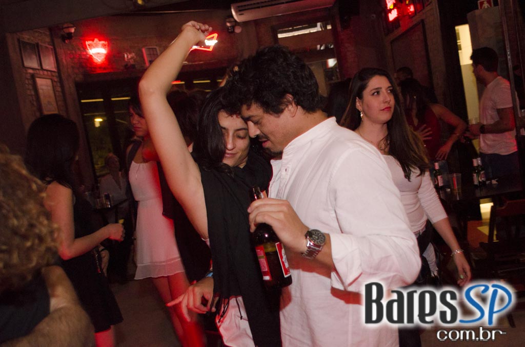 Quitandinha Bar recebeu apresentação do DJ Chubby Chub na quinta Quitandinha Bar recebeu apresentação do DJ Chubby Chub na quinta