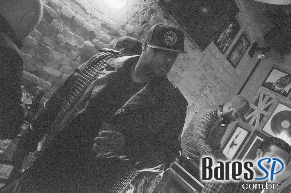 Quitandinha Bar recebeu apresentação do DJ Chubby Chub na quinta Quitandinha Bar recebeu apresentação do DJ Chubby Chub na quinta