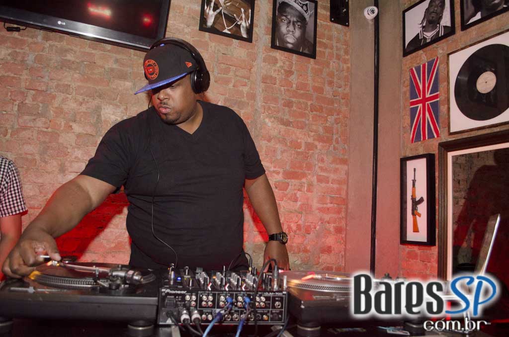 Quitandinha Bar recebeu apresentação do DJ Chubby Chub na quinta Quitandinha Bar recebeu apresentação do DJ Chubby Chub na quinta