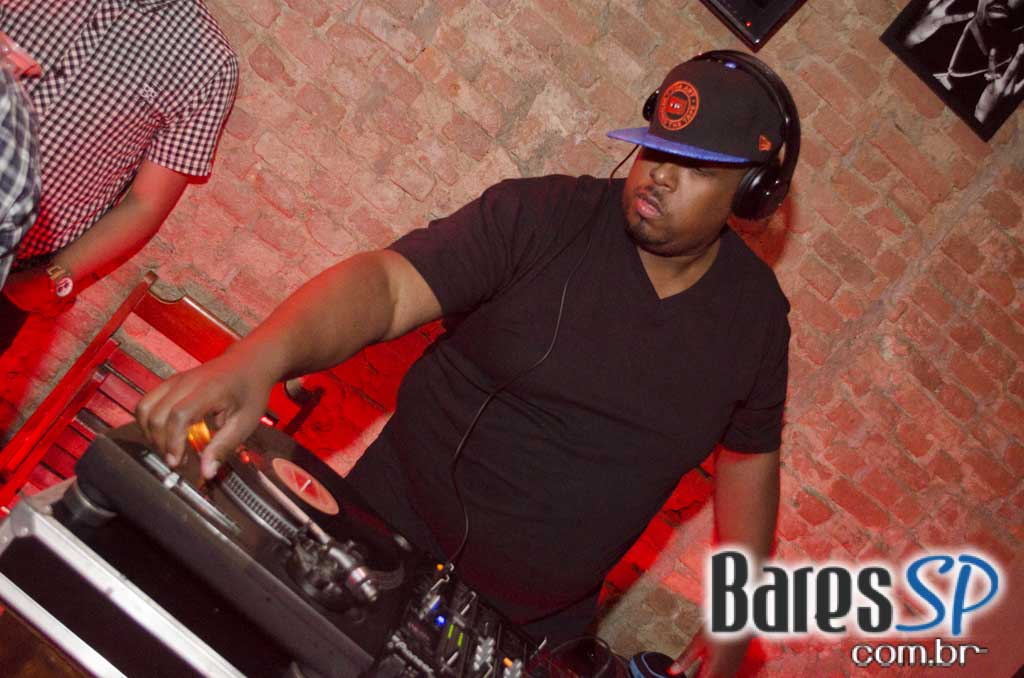 Quitandinha Bar recebeu apresentação do DJ Chubby Chub na quinta Quitandinha Bar recebeu apresentação do DJ Chubby Chub na quinta