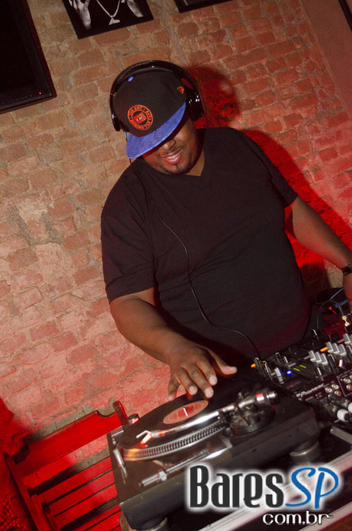 Quitandinha Bar recebeu apresentação do DJ Chubby Chub na quinta Quitandinha Bar recebeu apresentação do DJ Chubby Chub na quinta