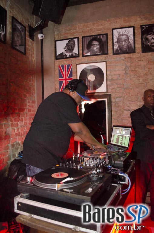 Quitandinha Bar recebeu apresentação do DJ Chubby Chub na quinta Quitandinha Bar recebeu apresentação do DJ Chubby Chub na quinta