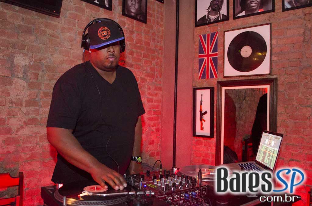 Quitandinha Bar recebeu apresentação do DJ Chubby Chub na quinta Quitandinha Bar recebeu apresentação do DJ Chubby Chub na quinta