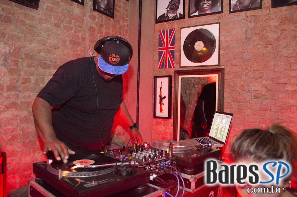 Quitandinha Bar recebeu apresentação do DJ Chubby Chub na quinta Quitandinha Bar recebeu apresentação do DJ Chubby Chub na quinta