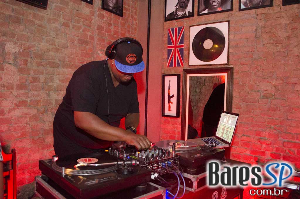 Quitandinha Bar recebeu apresentação do DJ Chubby Chub na quinta Quitandinha Bar recebeu apresentação do DJ Chubby Chub na quinta