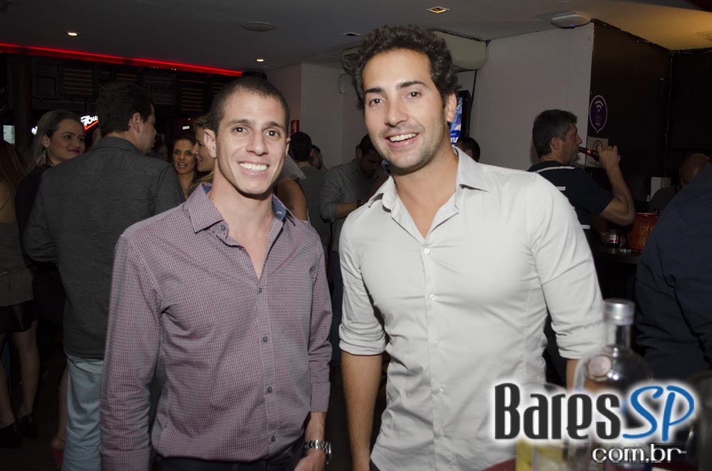 Grupo Melanina Carioca cantou seus sucessos no palco do Blá Bar Grupo Melanina Carioca cantou seus sucessos no palco do Blá Bar