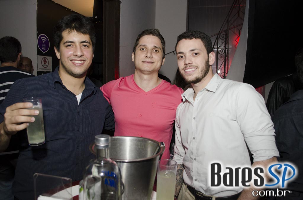 Grupo Melanina Carioca cantou seus sucessos no palco do Blá Bar Grupo Melanina Carioca cantou seus sucessos no palco do Blá Bar