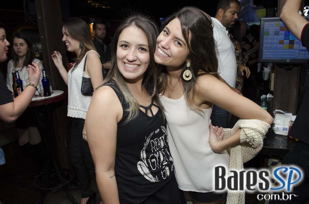 Grupo Melanina Carioca cantou seus sucessos no palco do Blá Bar Grupo Melanina Carioca cantou seus sucessos no palco do Blá Bar