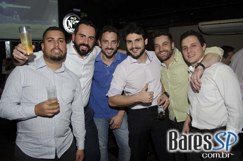 Grupo Melanina Carioca cantou seus sucessos no palco do Blá Bar Grupo Melanina Carioca cantou seus sucessos no palco do Blá Bar