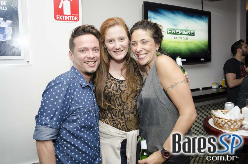 Grupo Melanina Carioca cantou seus sucessos no palco do Blá Bar Grupo Melanina Carioca cantou seus sucessos no palco do Blá Bar