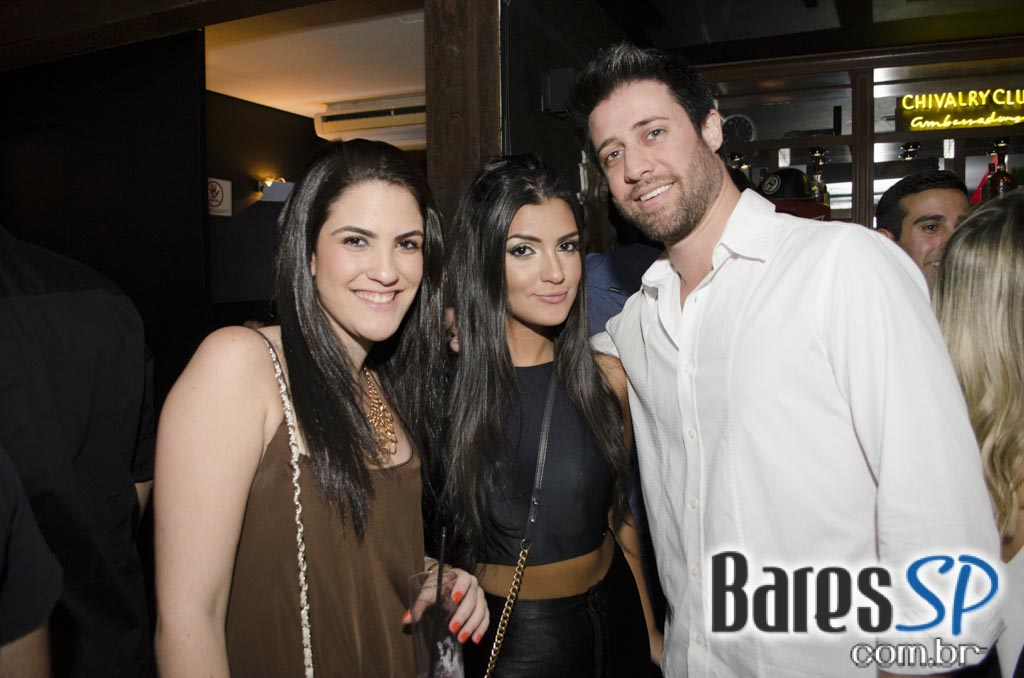 Grupo Melanina Carioca cantou seus sucessos no palco do Blá Bar Grupo Melanina Carioca cantou seus sucessos no palco do Blá Bar