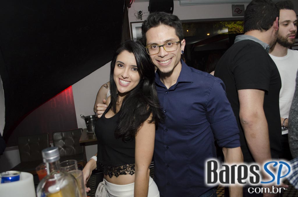 Grupo Melanina Carioca cantou seus sucessos no palco do Blá Bar Grupo Melanina Carioca cantou seus sucessos no palco do Blá Bar