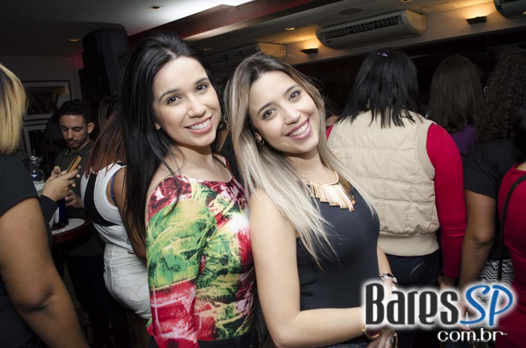 Grupo Melanina Carioca cantou seus sucessos no palco do Blá Bar Grupo Melanina Carioca cantou seus sucessos no palco do Blá Bar