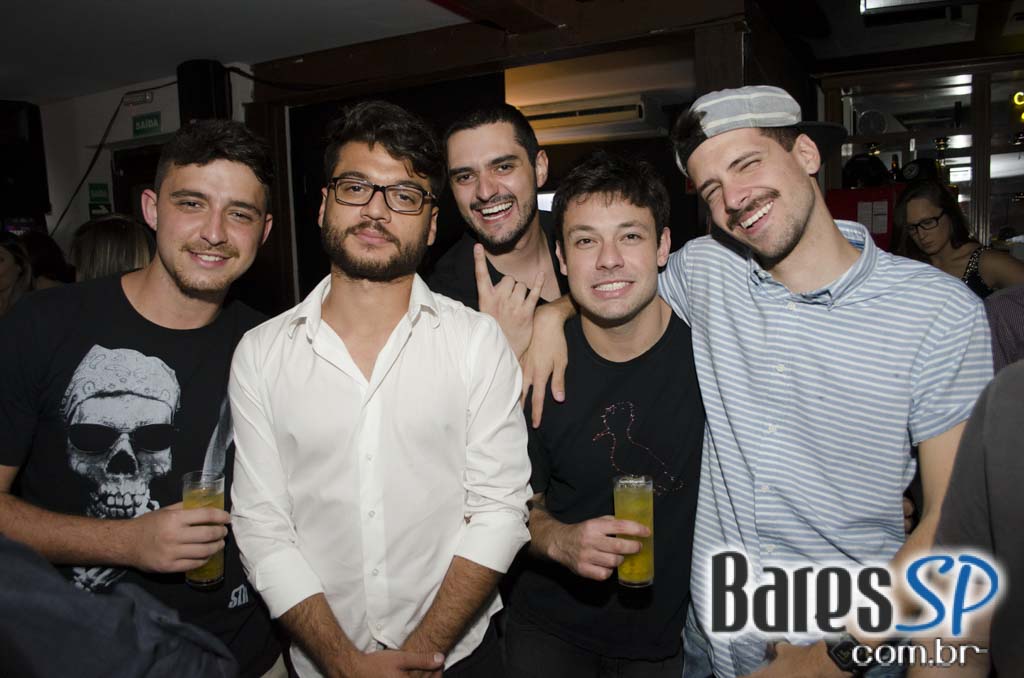 Grupo Melanina Carioca cantou seus sucessos no palco do Blá Bar Grupo Melanina Carioca cantou seus sucessos no palco do Blá Bar