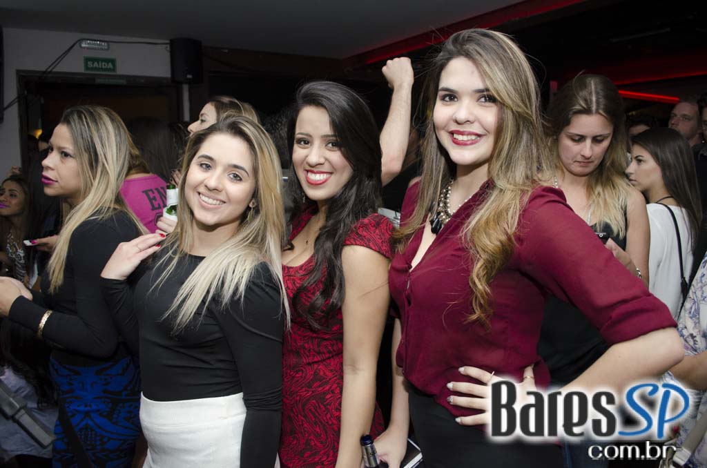 Grupo Melanina Carioca cantou seus sucessos no palco do Blá Bar Grupo Melanina Carioca cantou seus sucessos no palco do Blá Bar