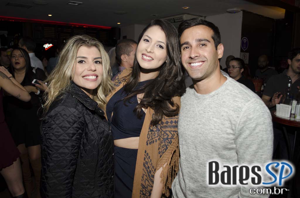 Grupo Melanina Carioca cantou seus sucessos no palco do Blá Bar Grupo Melanina Carioca cantou seus sucessos no palco do Blá Bar